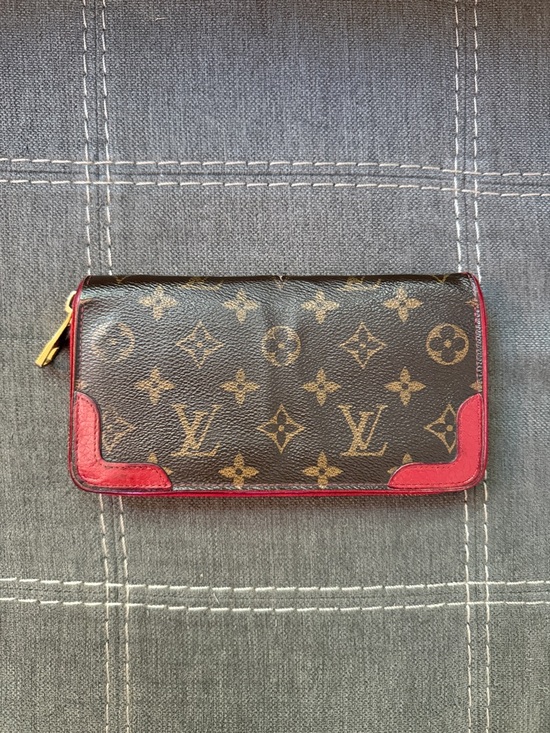 Louis Vuitton Handbags - Used Louis Vuitton Retiro Zippy Wallet